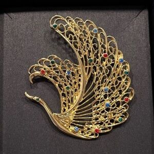 Vintage peacock brooch. Gold tone